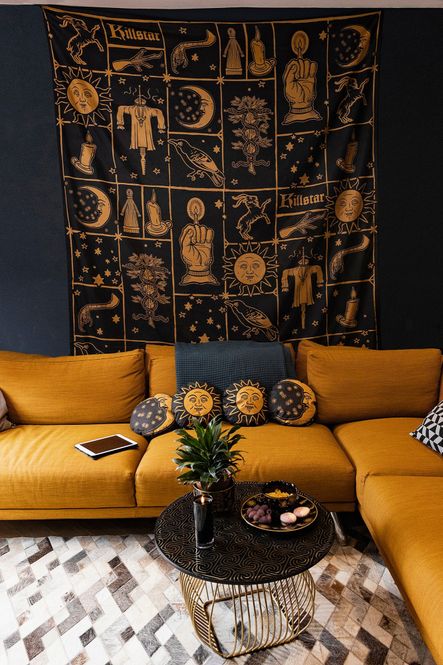 Hoofdbeeld Folk Horror Decorative Sheet